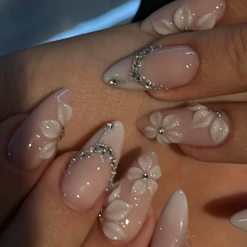 3D French-Style White Gradient Short Almond Nails with Floral Design, Cross-Border Rhinestone Finished Fake Nails