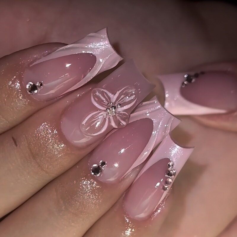 Cross-Border Hot-Selling Square Fake Nails Medium Pink Outline Cute Flower Diamond Design Nail Art Finished Products Wholesale Cross-Border Hot-Selling Square Fake Nails Medium Pink Outline Cute Flower Diamond Design Nail Art Finished Products Wholesale