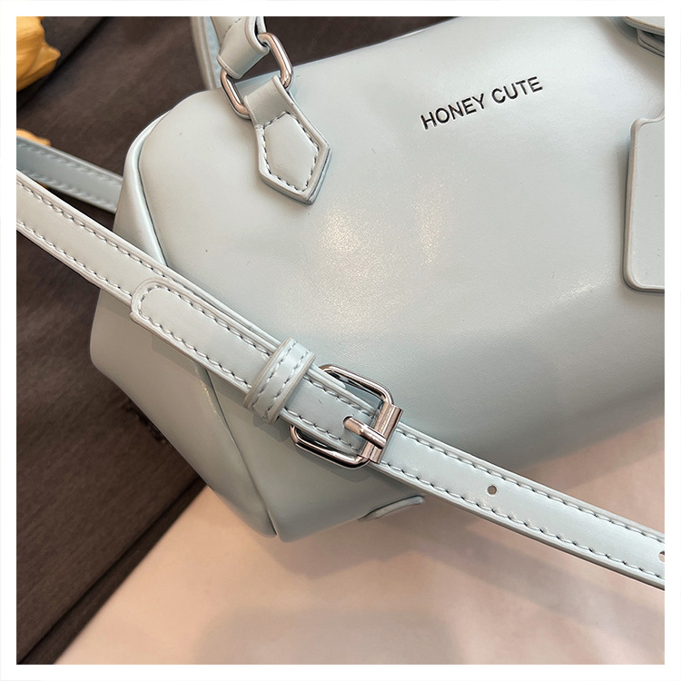 Women's Medium Pu Leather Solid Color Vintage Style Classic Style Zipper Crossbody Bag display picture 27