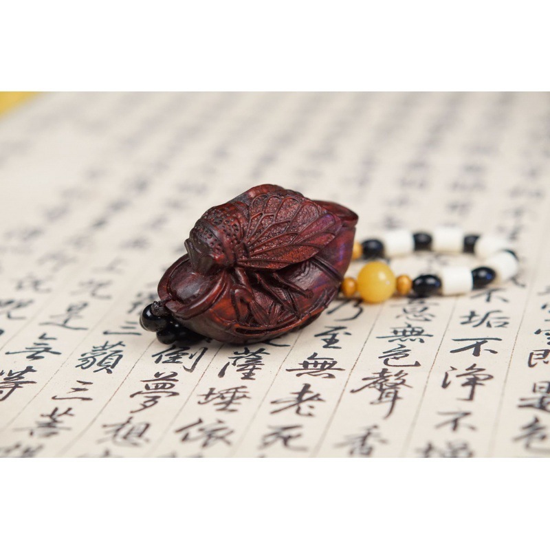 紫檀木の彫刻は壺の福袋を手にして、手にします。|undefined