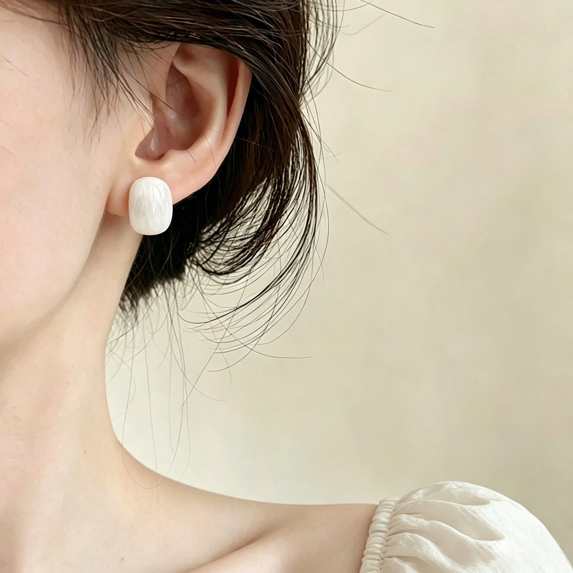 EA2335 white