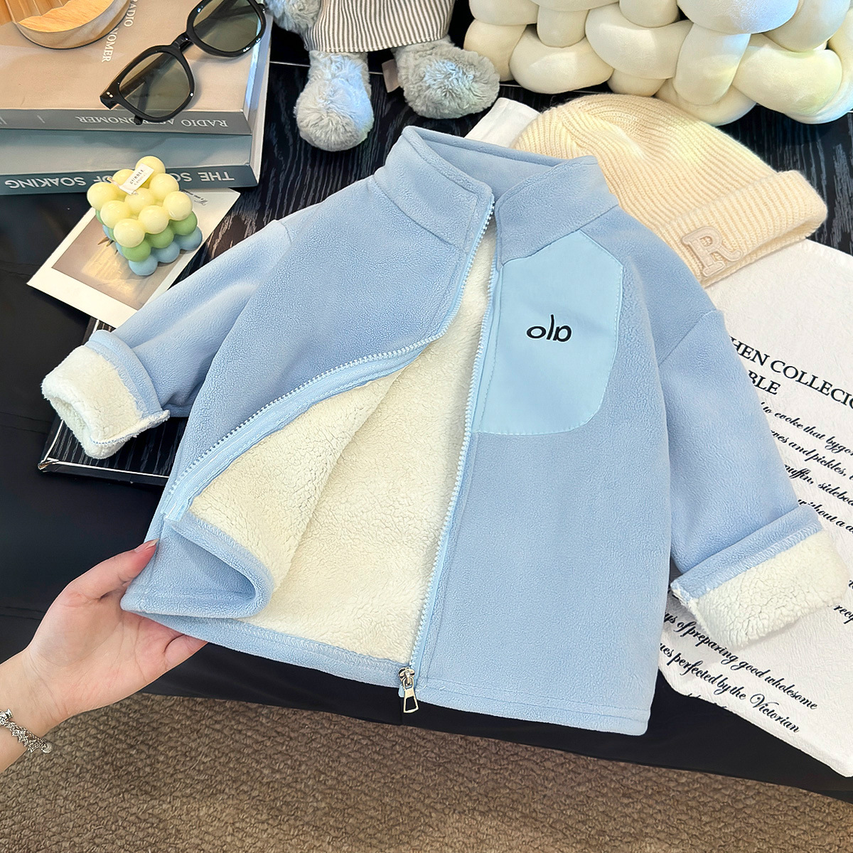 Invierno nuevo abrigo de terciopelo infantil 2025 niños y niñas cuello de estilo extranjero con chaqueta de terciopelo