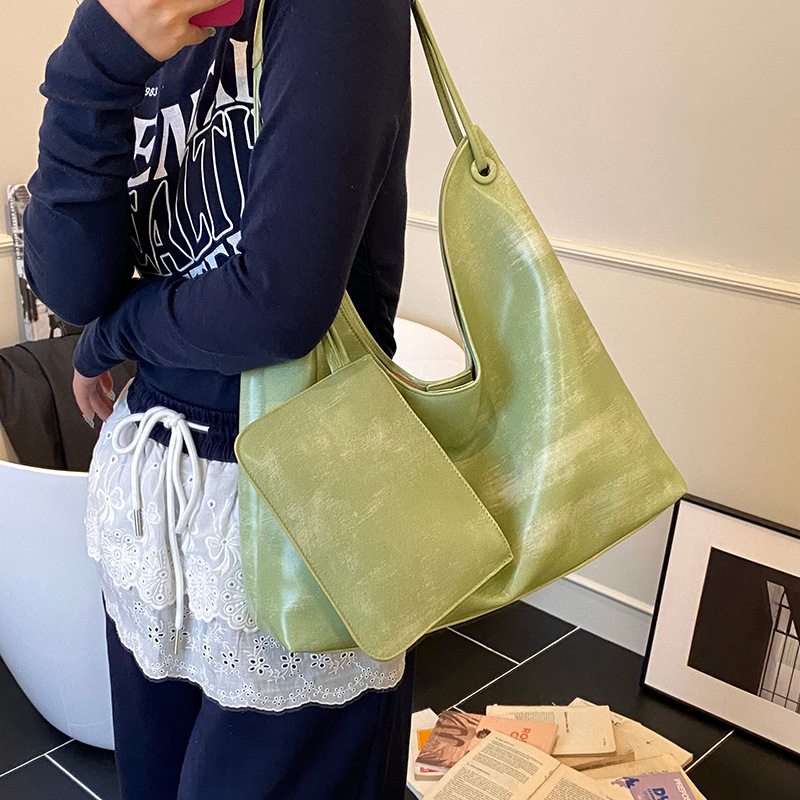 Nuevos productos transfronterizos más vendidos Bolso de cuero suave para axilas para mujer 2025 Modelo súper caliente Bolso de hombro de gran capacidad de viento perezoso