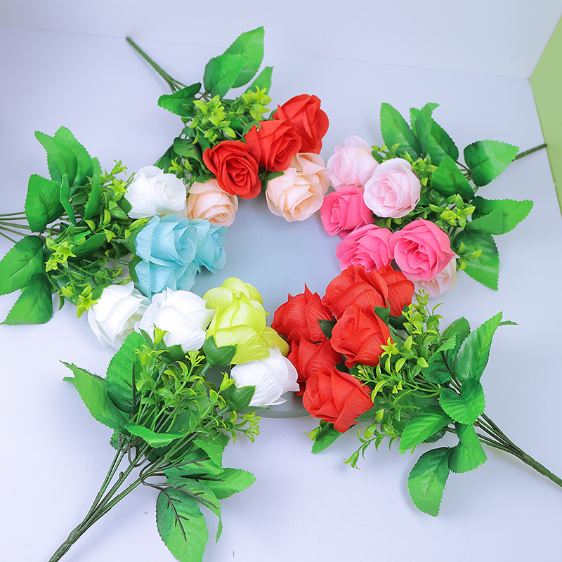 Fabricante de venta popular en Internet explosivo de 6 cabezas pequeño ramo de rosas de 6 cabezas conjunto simulado de flores falsas adornos para el hogar flores artificiales de plástico