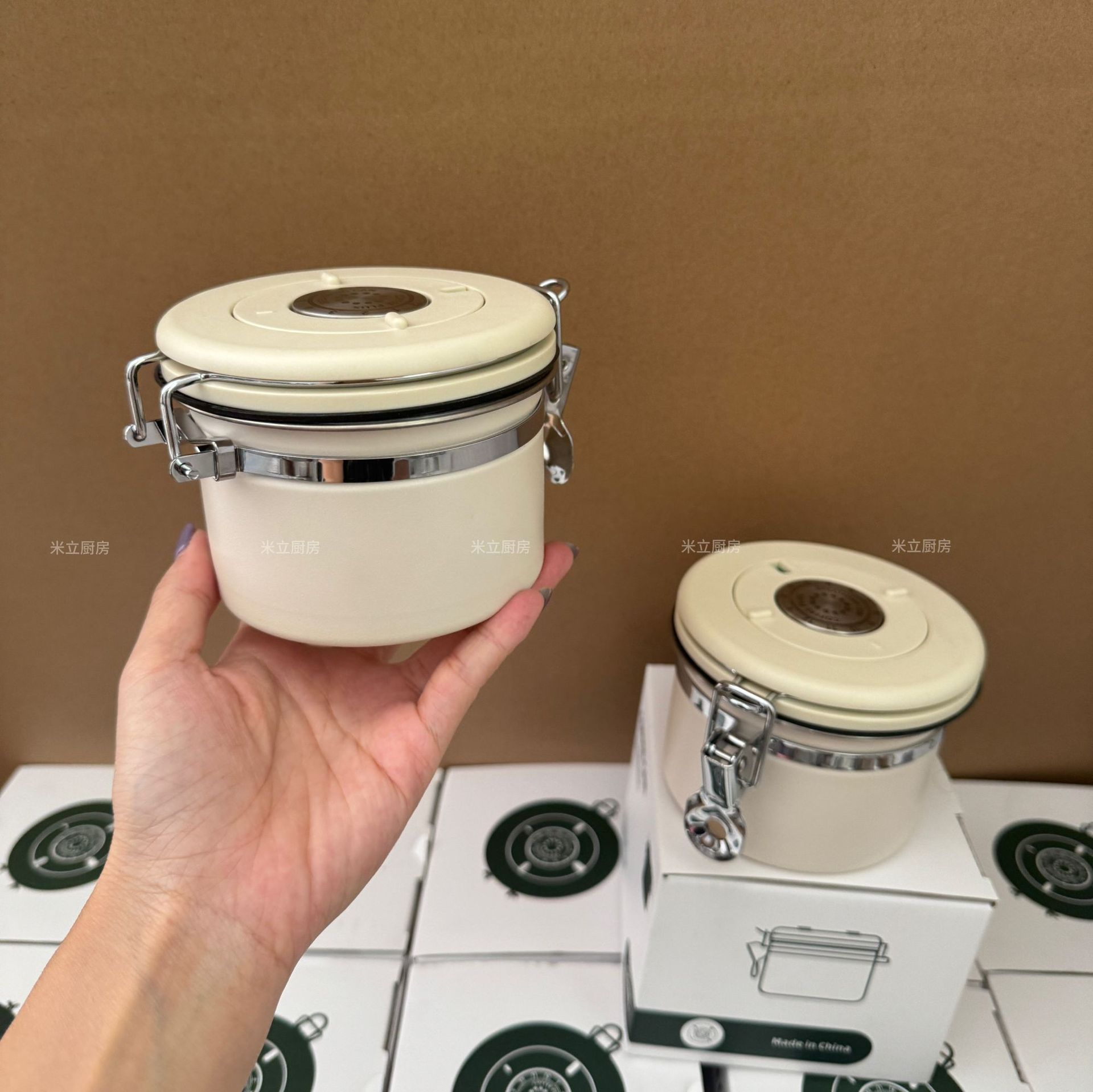 Mili Kitchen 304 Steel Sealed Jar with Spoon Coffee Bean Jar Round Portable Exhaust Fresh-Keeping Box Tea Milk Powder Jar