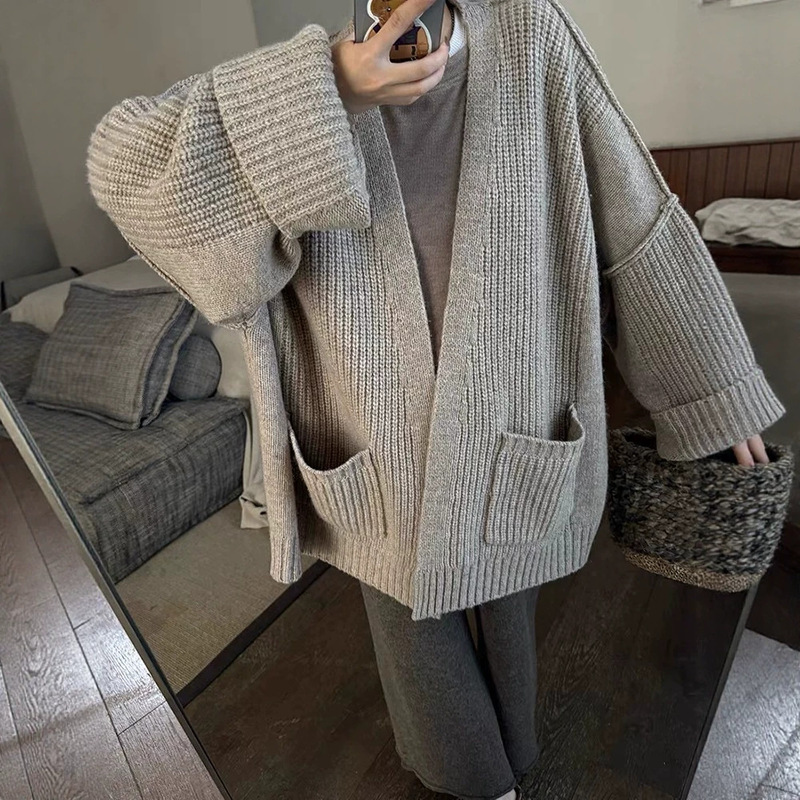 Cross-border Korean-style autumn and winter new thick wool V-neck knitted cardigan for women, loose fit, plus size, casual and thick sweater coat Cross-border Korean-style autumn and winter new thick wool V-neck knitted cardigan for women, loose fit, plus size, casual and thick sweater coat