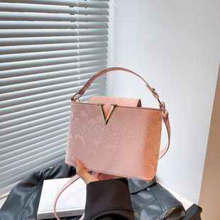 б���������Ů2025�＾�¿�r����Ƥ�yˮͰ������|���ϰ�ͨ�ڰ�