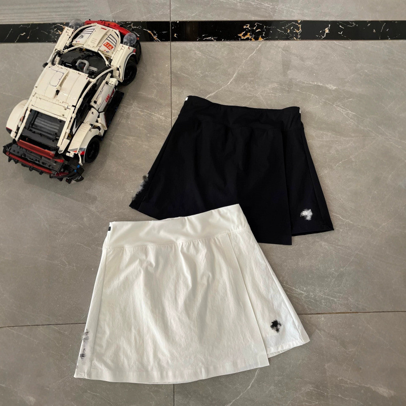 Di's Women's Fashion Trendy Casual Solid Color Shorts Sports Skirt with Elastic Waist and Color-Block Design