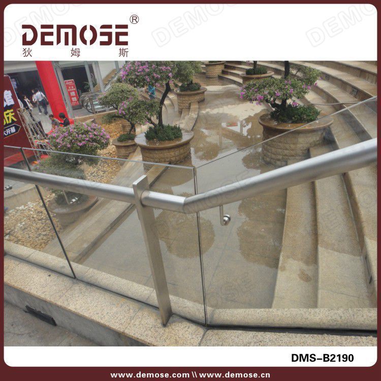 生产栏杆 阳台玻璃栏杆 镜面不锈钢玻璃栏杆按实际规格计算