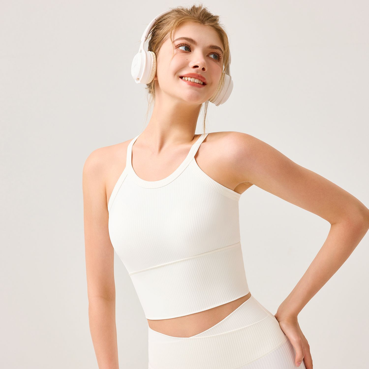 Sujetador deportivo informal para primavera y verano, top de yoga de alta intensidad con copas fijas, a prueba de golpes, de secado rápido, con espalda hermosa.