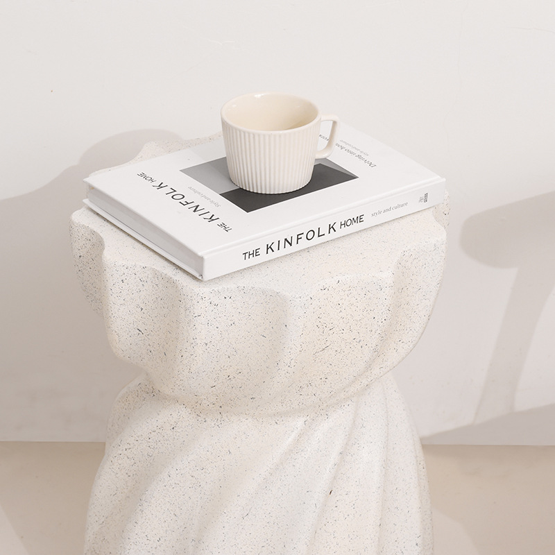 Mesa auxiliar de diseño nórdico B & B pequeña mesa redonda creativa pequeña mesa de café ins Net Red Cream estilo sofá mesa auxiliar