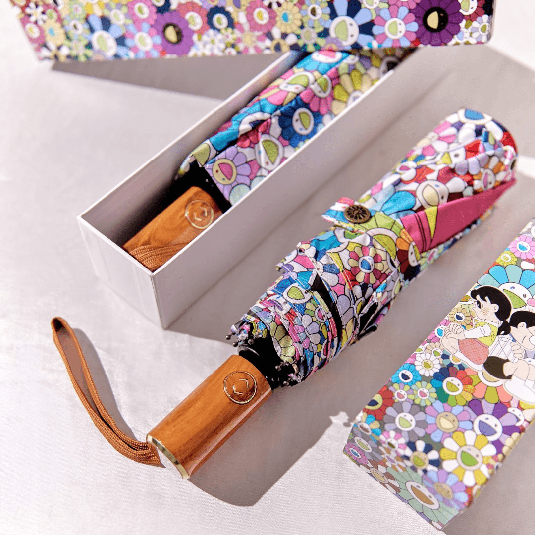 Three-section wooden handle automatically opens and closes