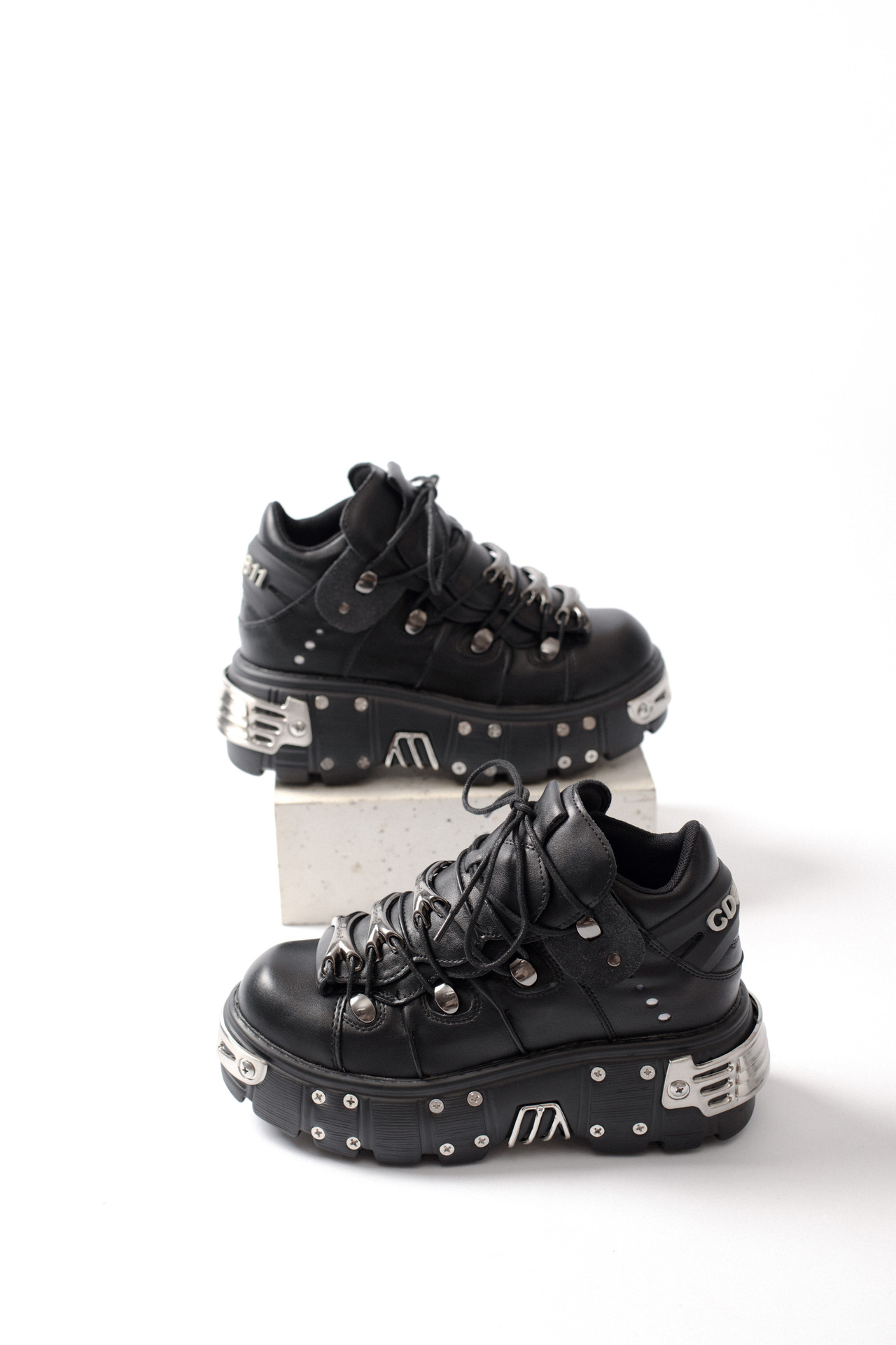 Dad shoes voor dames met dikke zool in punkstijl_voghion.com