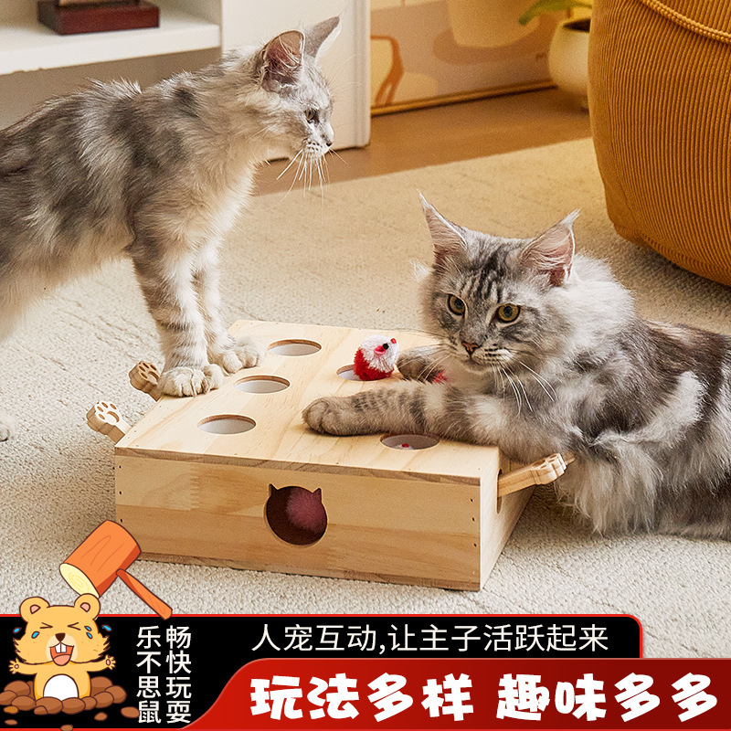 猫はネズミのおもちゃのネズミを打って猫を笑わせます。|undefined