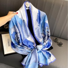 上海の新しいシルクのサテンのシルクのスカーフの女性のプリントのシルクのビーチのタオルのショールの高級なマフラーの卸売り