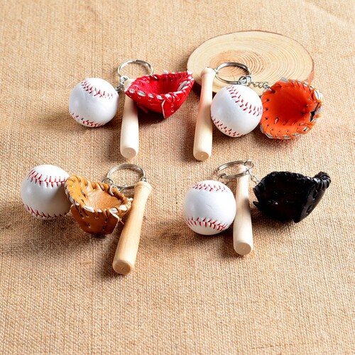 Cross-border baseball keychain pendant simulation mini baseball keychain wholesale sporting goods factory