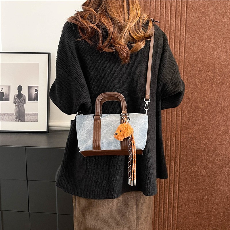 휴대용 버킷 가방 여성의 2024 새로운 도착 여성 가방 유행 캐주얼 어깨 가방 간단한 복고풍 크로스 바디 백