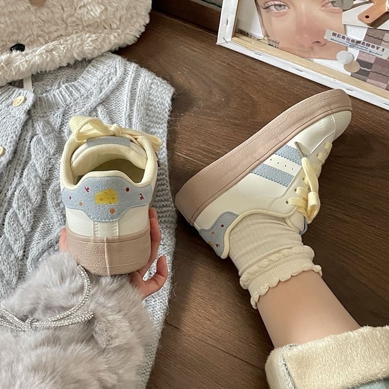 2025春秋新款麦当劳红板鞋显脚小鞋子圆头女鞋皮面休闲鞋百搭板鞋