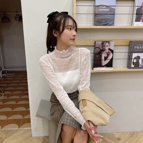 Slimming Padded Half-Neck Pleated Lace Mesh Base Top for Women—Autumn/Winter Long-Sleeve Layering Option with Elegant Appeal