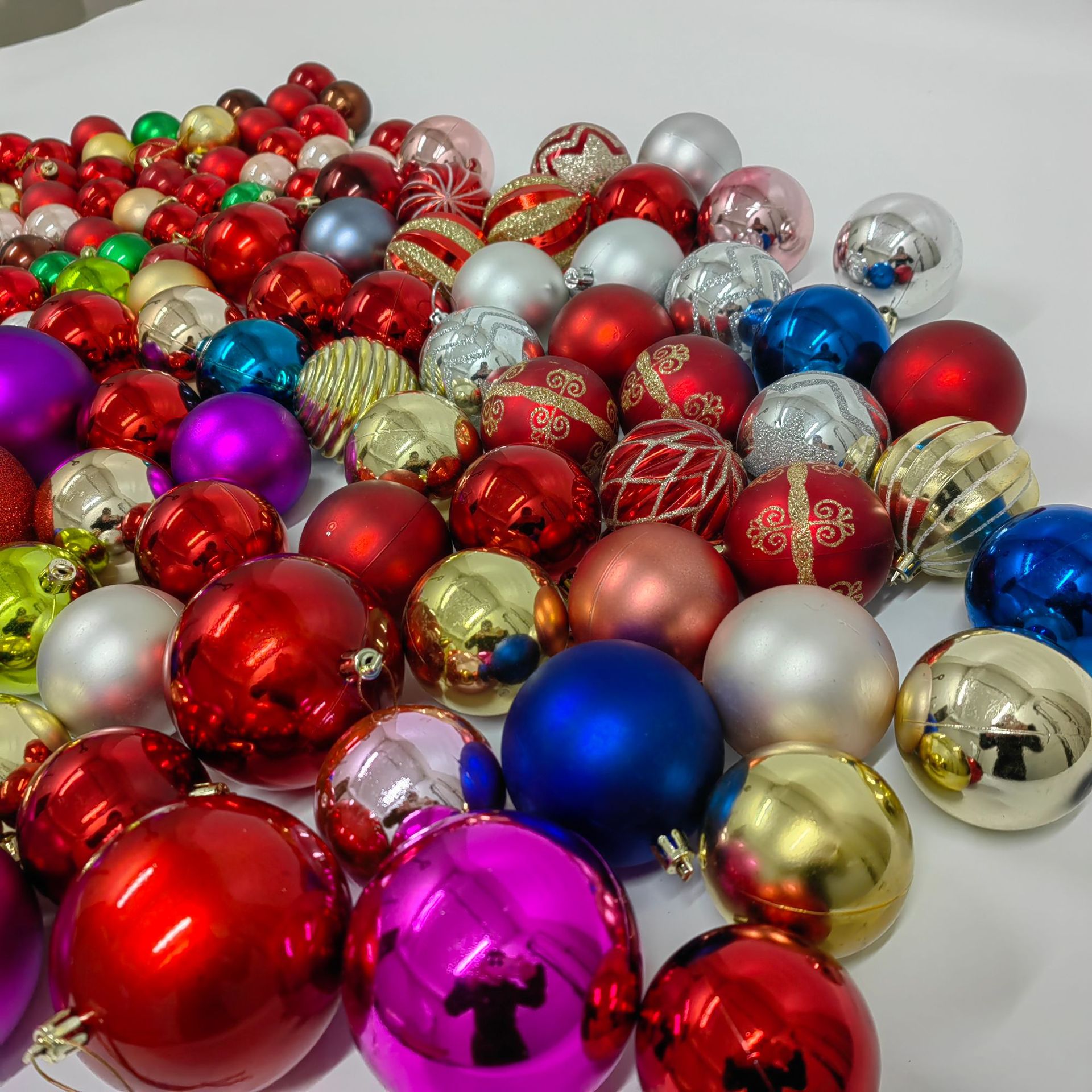 Traje de bola de navidad adornos de árbol de navidad bola decorativa caja completa entrega navidad bola de color navidad pintada