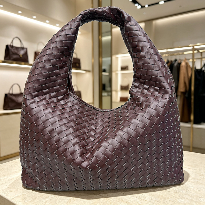 Cross-border BV woven hobo underarm tote bag, relaxed large-capacity commuter bag, old money style shoulder bag