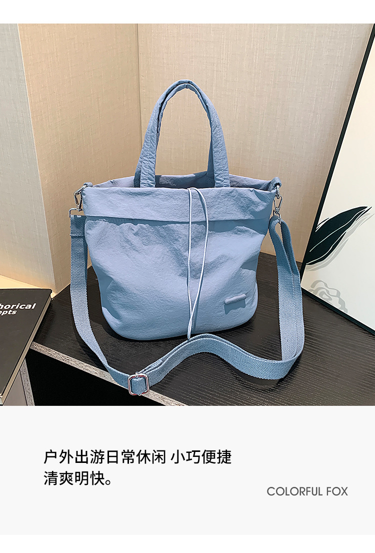 Colorful Fox's new niche nylon drawstring drawstring single-shoulder crossbody bag is a casual, versatile and lightweight bucket bag Application Scenario