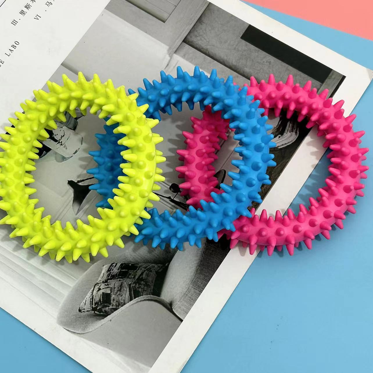 Juguete para mascotas perro Thorn anillo monocromo de goma entera Thorn anillo molar juguete oso de peluche perro de juguete