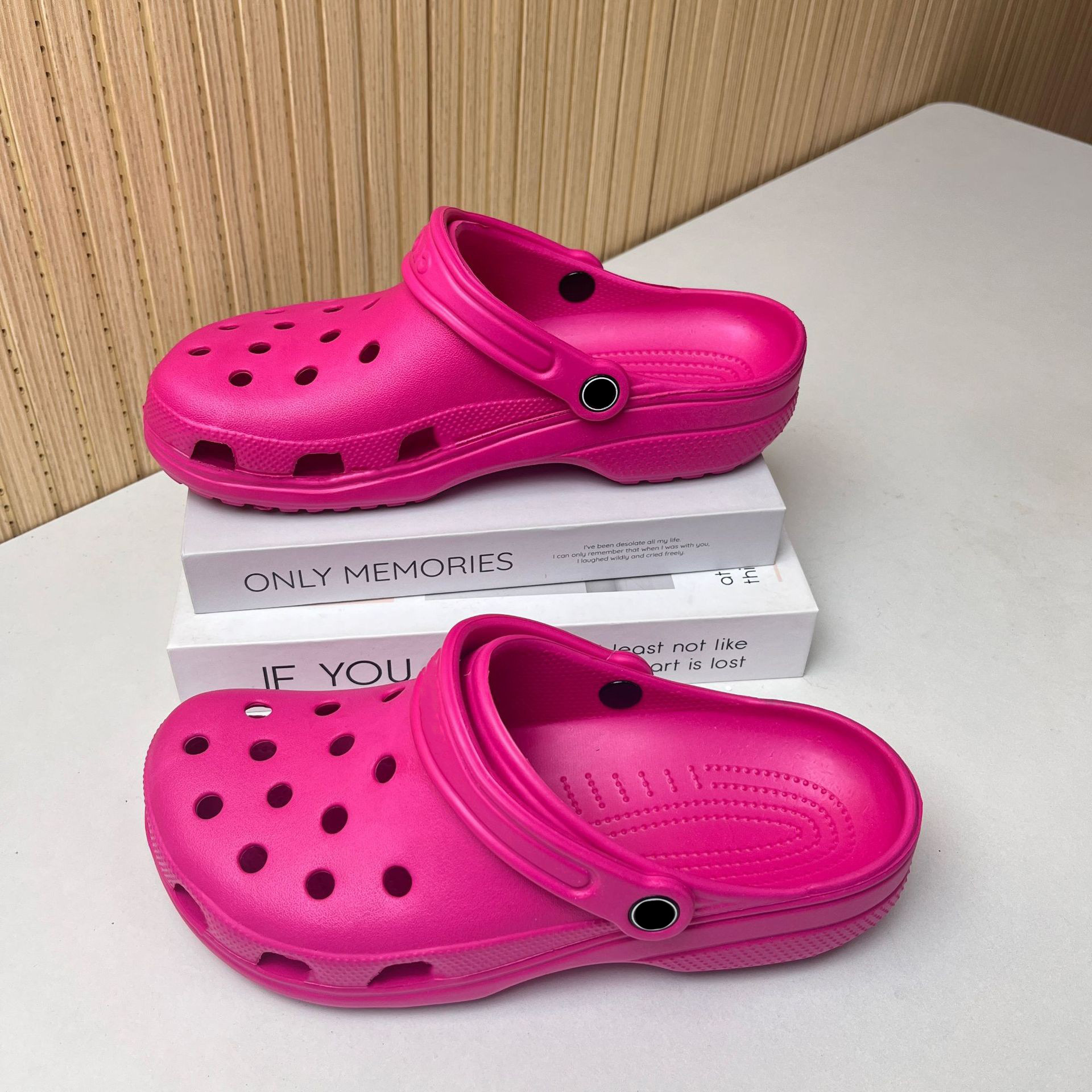 Labeled star [rose red]