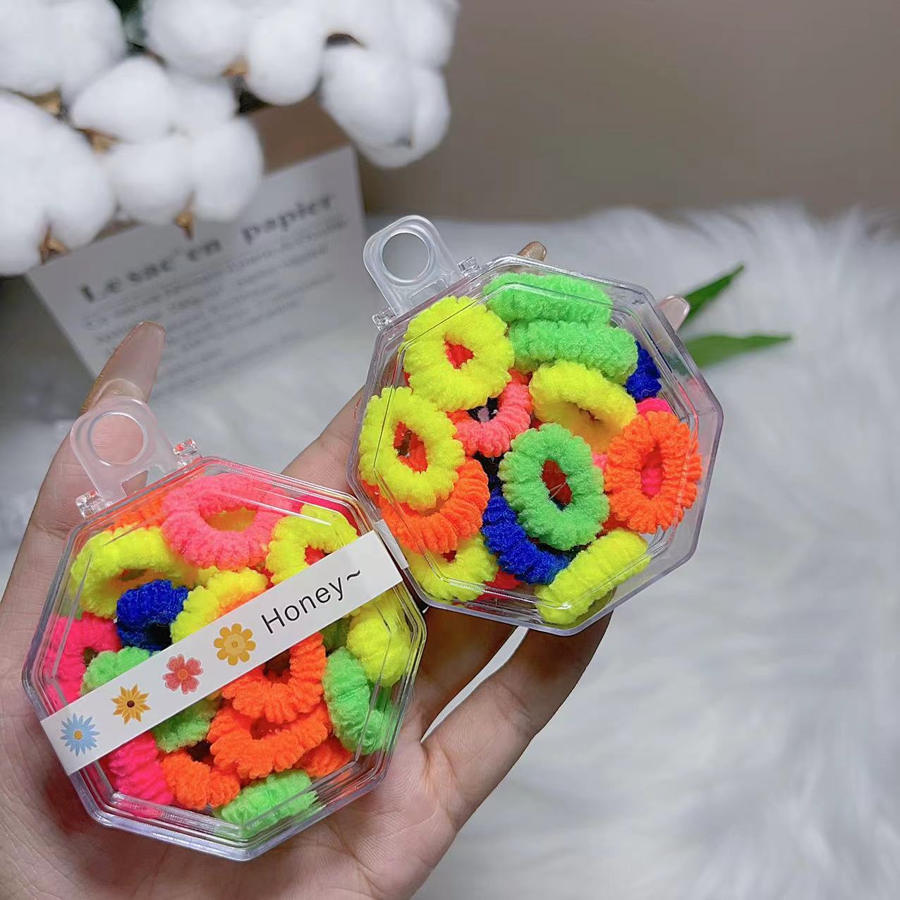 Anillo de pelo de diente de flor octogonal pequeño al por mayor para niños engrosado sin dañar el cabello, elástico, duradero, estilo princesa, anillo de toalla de color caramelo