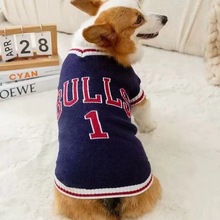 秋冬季狗狗衣服时尚篮球服运动风柯基马甲中型犬保暖毛衣宠物服装