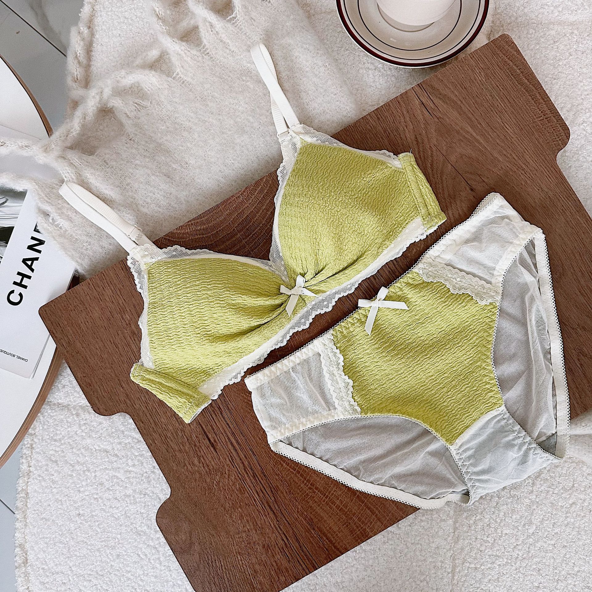 Pequeña mariposa francesa, sujetador lateral, sujetador de recogida sin anillo de acero, sujetador delgado, cómodo y transpirable