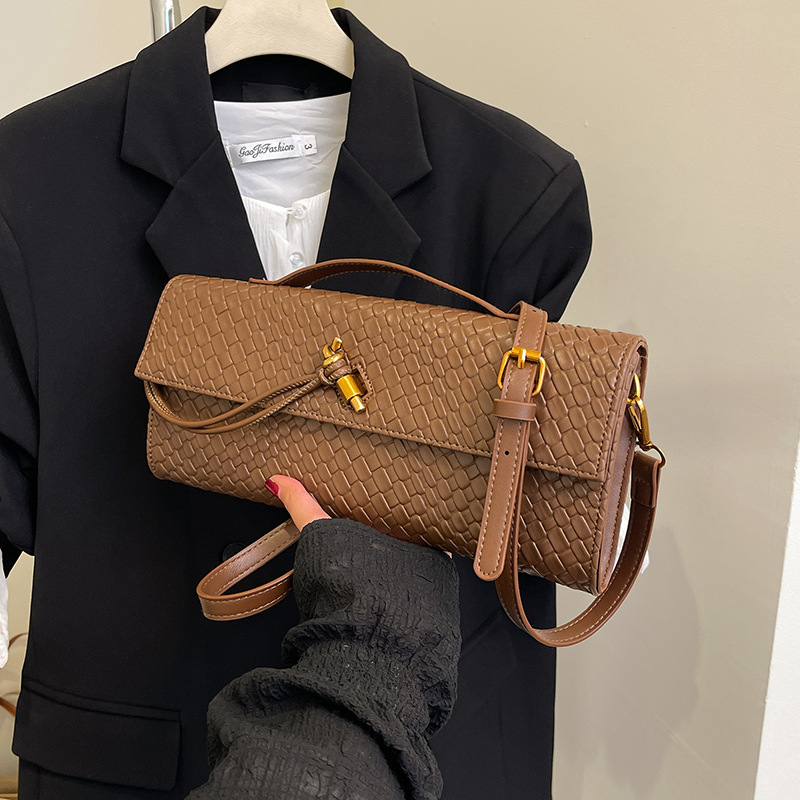 2025 New Cross-Border Woven Baguette Bag Vintage Textured Handbag Simple Soft Leather Shoulder And Crossbody Bag For Women - Thumbnail 7