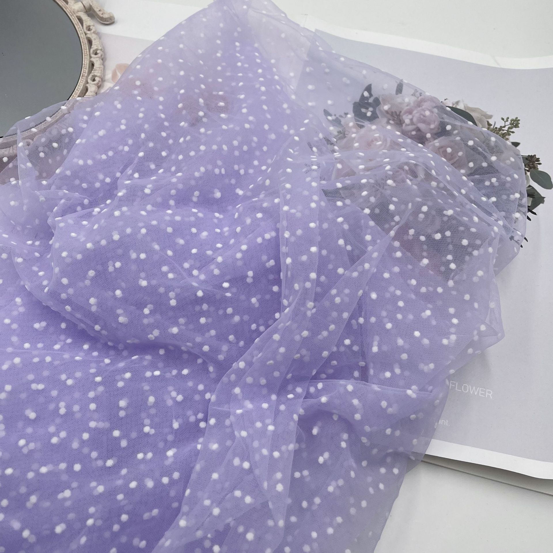 Densidad especial de malla de diamante color inferior malla americana flocado punto brillante punto blanco pequeño punto multicolor en stock tela de ropa para niños