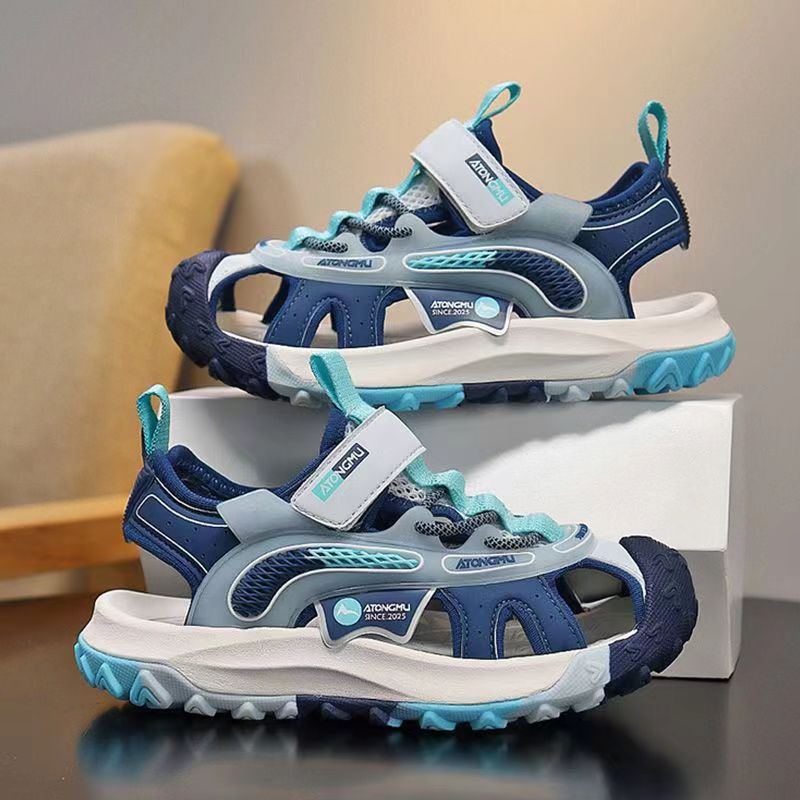 Niños sandalias Baotou 2026 verano nuevo estilo de moda para niños zapatos de playa para niños zapatillas suaves zapatillas individuales