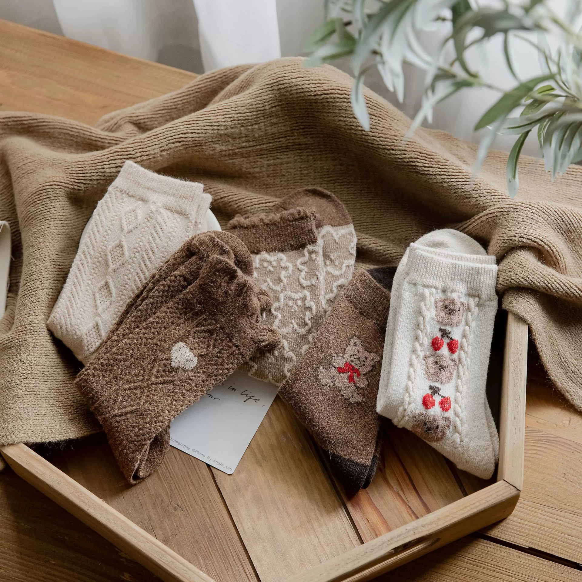 Woolen retro knee socks with bears - soft, cozy, fashionable; in Red, Biscuit, White Love, Cherry, Beige