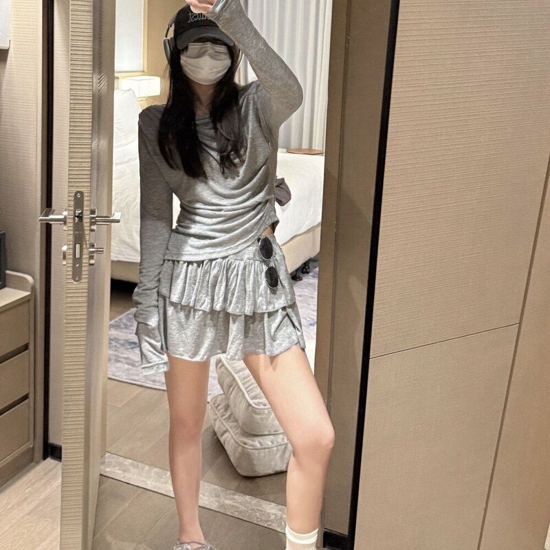 Sweet and spicy girl outfit: casual gray long-sleeved top with off-the-shoulder design, paired with a short skirt and a cake-style skirt, a two-piece set for autumn Sweet and spicy girl outfit: casual gray long-sleeved top with off-the-shoulder design, paired with a short skirt and a cake-style skirt, a two-piece set for autumn