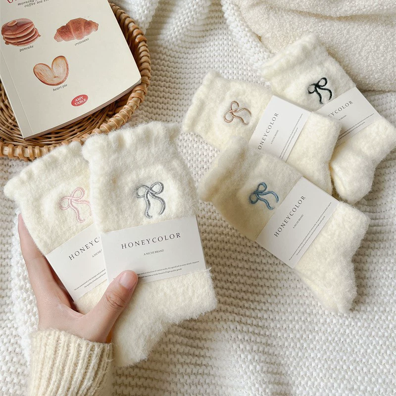 Осенние и зимние молочные белые бабочки вышитые австралийские бархатные толстые и бархатные теплые носки