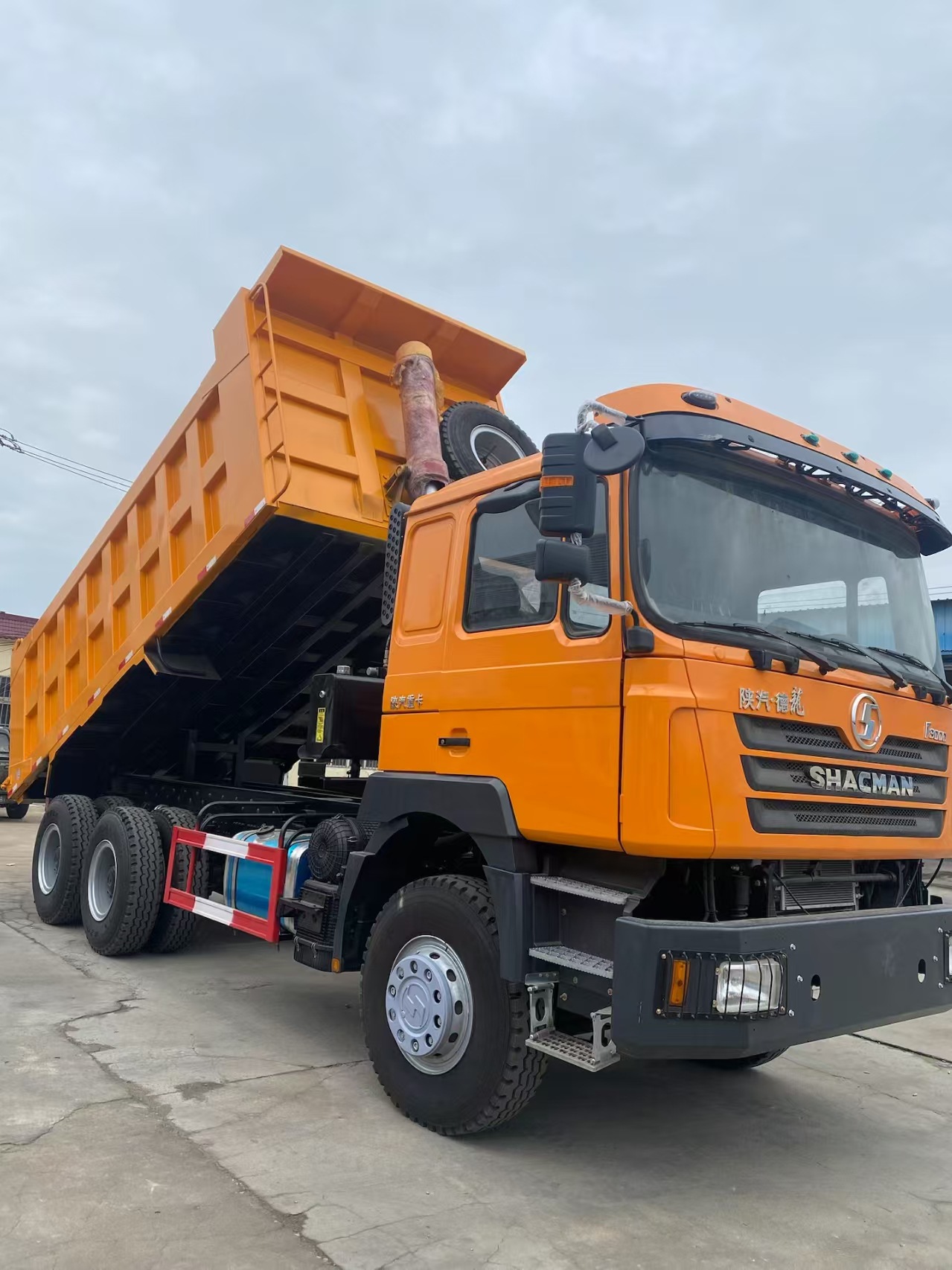 For Sale: Export to Africa Shaanxi Automobile Delong X3000 Dump Truck, Sinotruk Dump Engineering Vehicle, Mining Dump Truck for Transporting Soil and Gravel