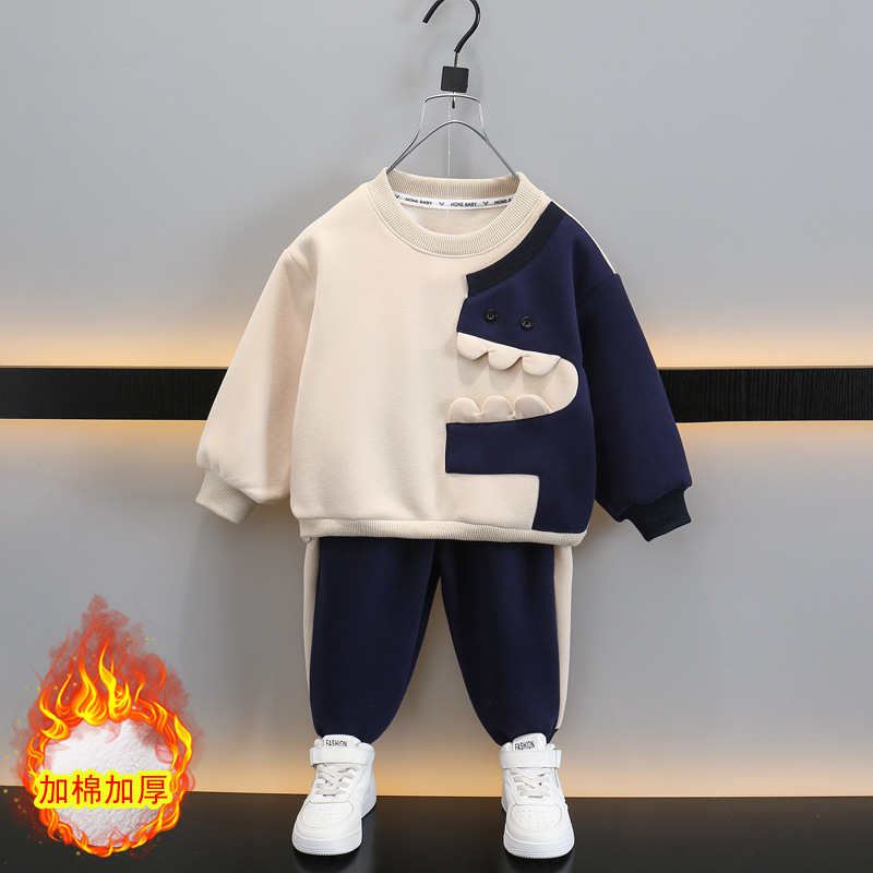 6357 Traje de otoño e invierno para niños 2025 Nuevo estilo para niños más ropa gruesa de terciopelo para hombres Suéter de invierno de dos piezas