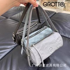 GROTTO個の楽矢印の新型の脇の下のペンの筒の包みの女性のハンドバッグの片肩の斜めのショルダーのしわの枕の携帯電話の包み
