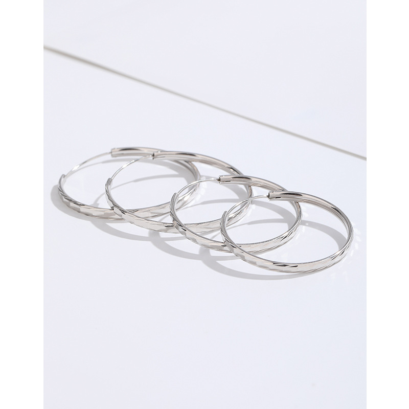 Pendientes de anillo Mujer 925 Plata de ley 2024 Nuevo estilo Pendientes grandes Pendientes de anillo de sentido de alta calidad de lujo ligero Pendientes exagerados