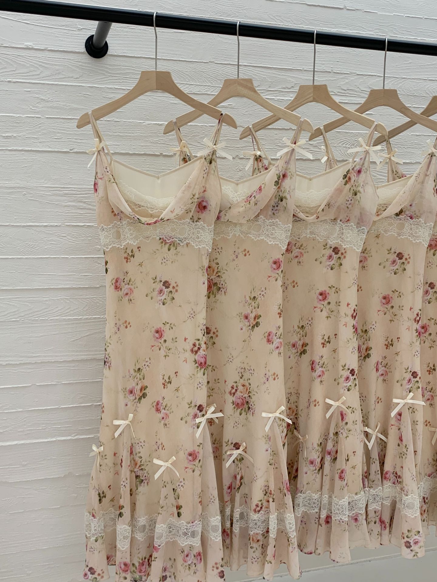 GraceChic Disponibile Estate 2025 Nuovo Vestito Coreano Dongdaemun in Pizzo Francese Floreale con Spalline e Fiocco da Donna_voghion.com