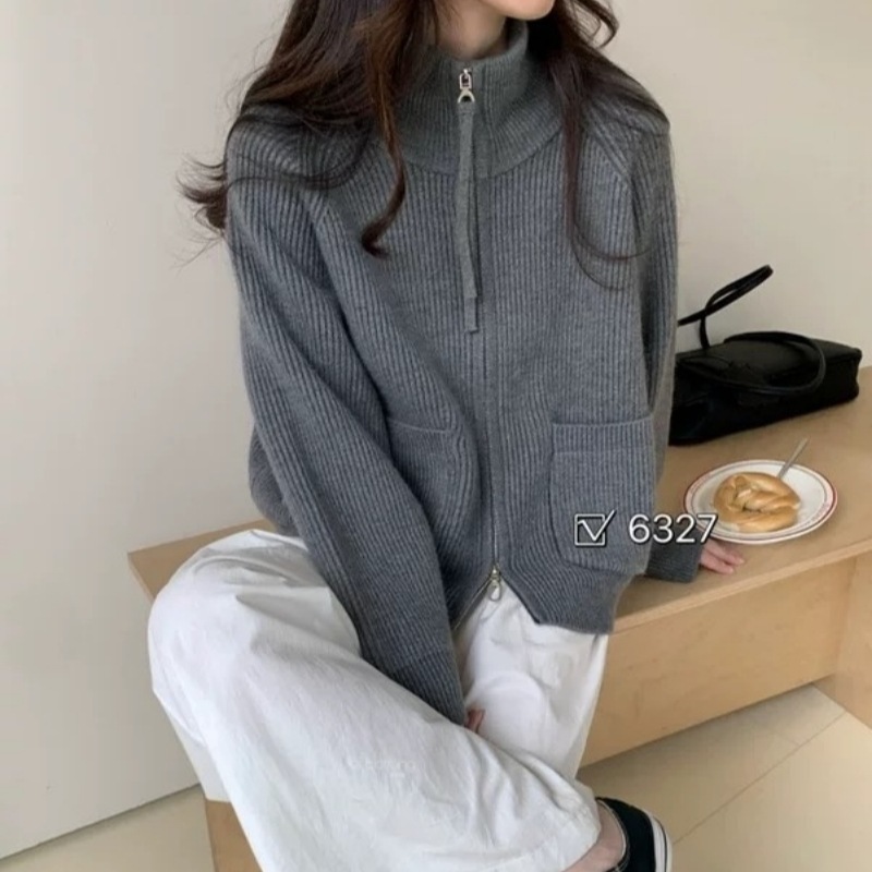 Solid color design long-sleeve with zipper