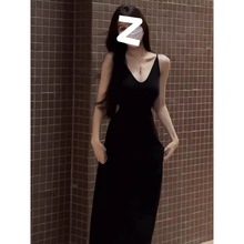 纯欲v领黑色镂空吊带连衣裙女夏季新款设计感小众收腰显瘦长裙子