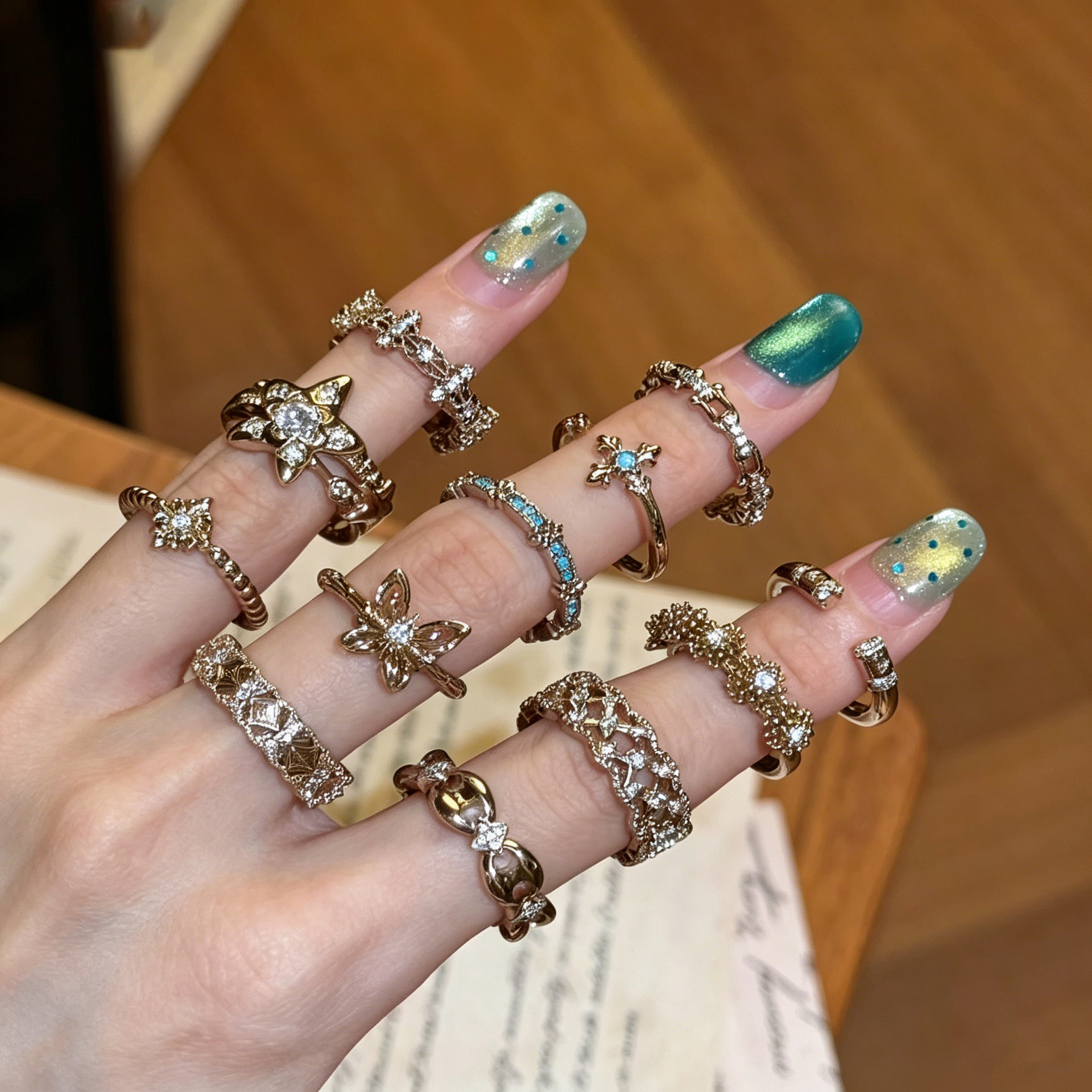 One size fashionable ring, flowered, light luxury style, high-quality style, on index finger