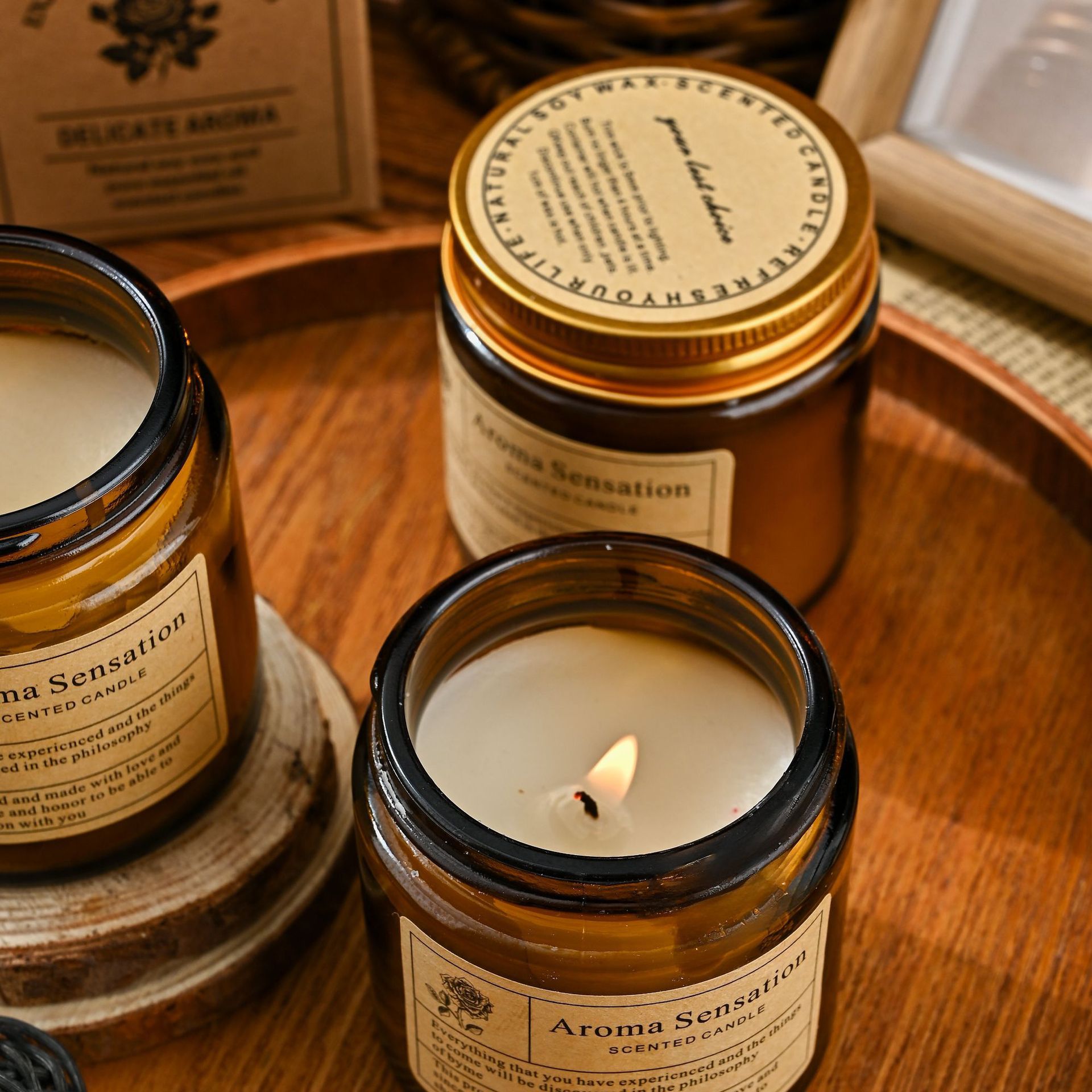 Handgefertigte, hochwertige Duftkerze aus braunem Glas – ein romantisches Geschenk für Teeliebhaber! Rauchfrei._voghion.com