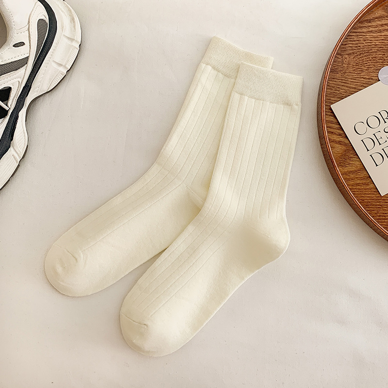 Primavera y otoño negro, blanco y gris doble aguja de pozo ancho Todo partido calcetines de mujer de media pantorrilla estilo universitario de mujer Four Seasons calcetines de pila portátiles