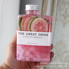 四角い口400mlの冷たいお茶の瓶