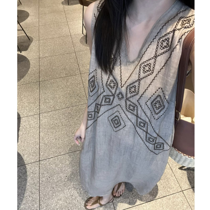 法式度假风宽松高级重工刺绣无袖背心裙女松弛感复古慵懒休闲长裙|undefined