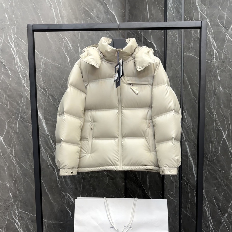 2025 Autumn/Winter New Original P Brand Triangle Iron Logo Solid Color 90% White Duck down Quilted down Jacket for Men and Women 2025 Autumn/Winter New Original P Brand Triangle Iron Logo Solid Color 90% White Duck down Quilted down Jacket for Men and Women